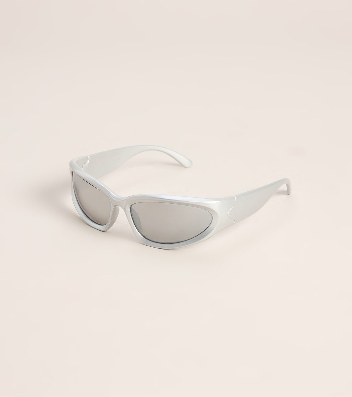 Sleek Attitude Curved Square Sunglasses