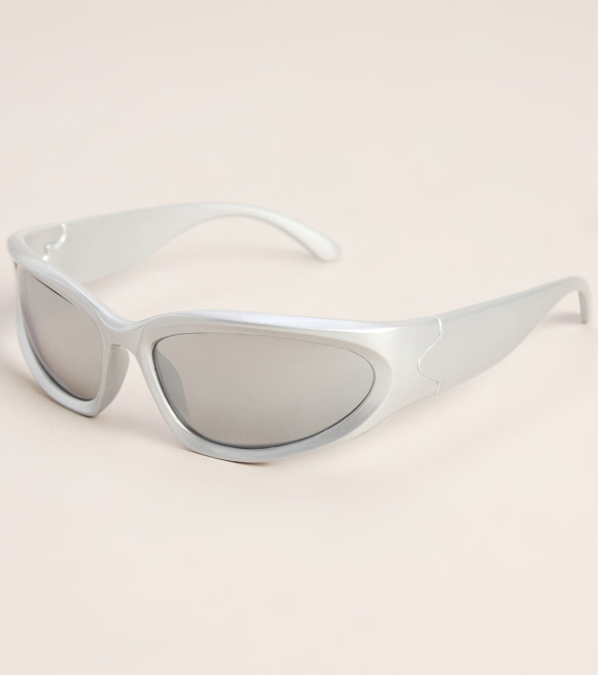 Sleek Attitude Curved Square Sunglasses